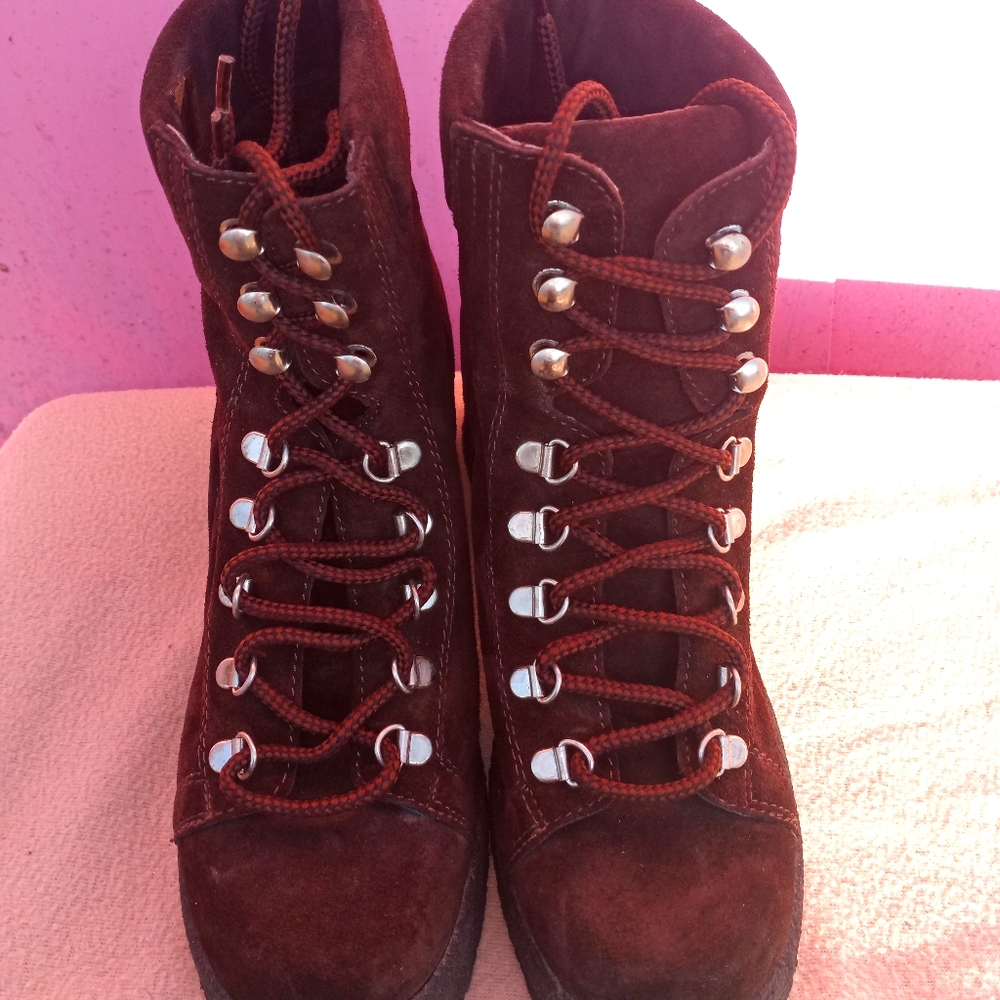 Women's suede boots